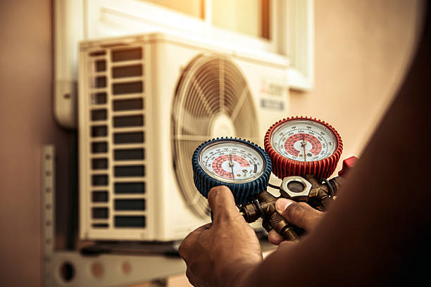 Professional Ac Installation technician working in Mount Enterprise, TX